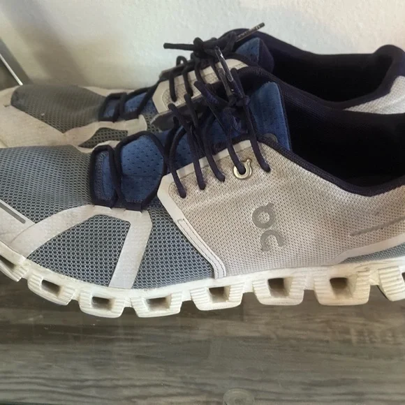 On cloud shoes - Picture 2 of 5